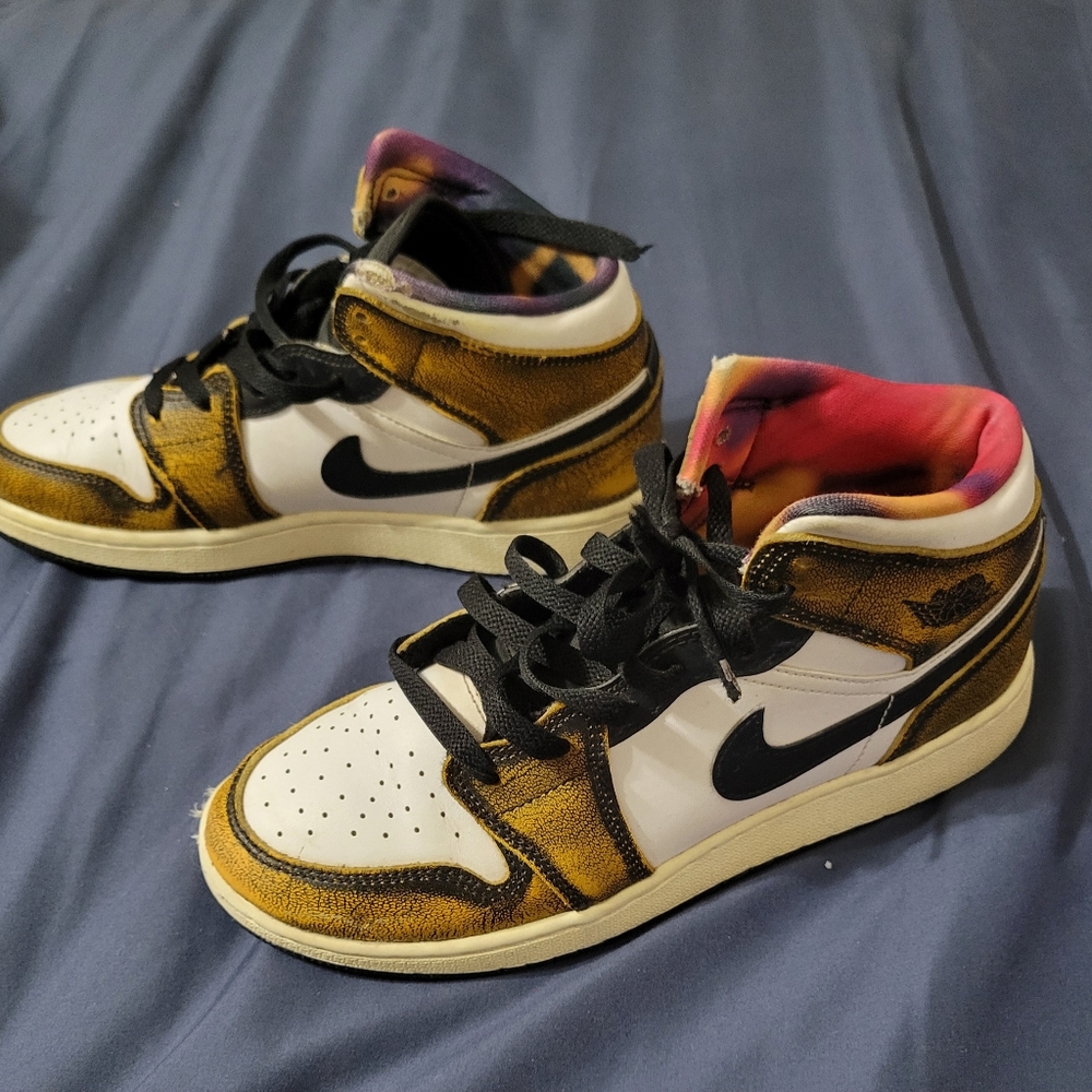 Jordan Retro 1 Mid SE GS - Wear Away - Size 6 Youth